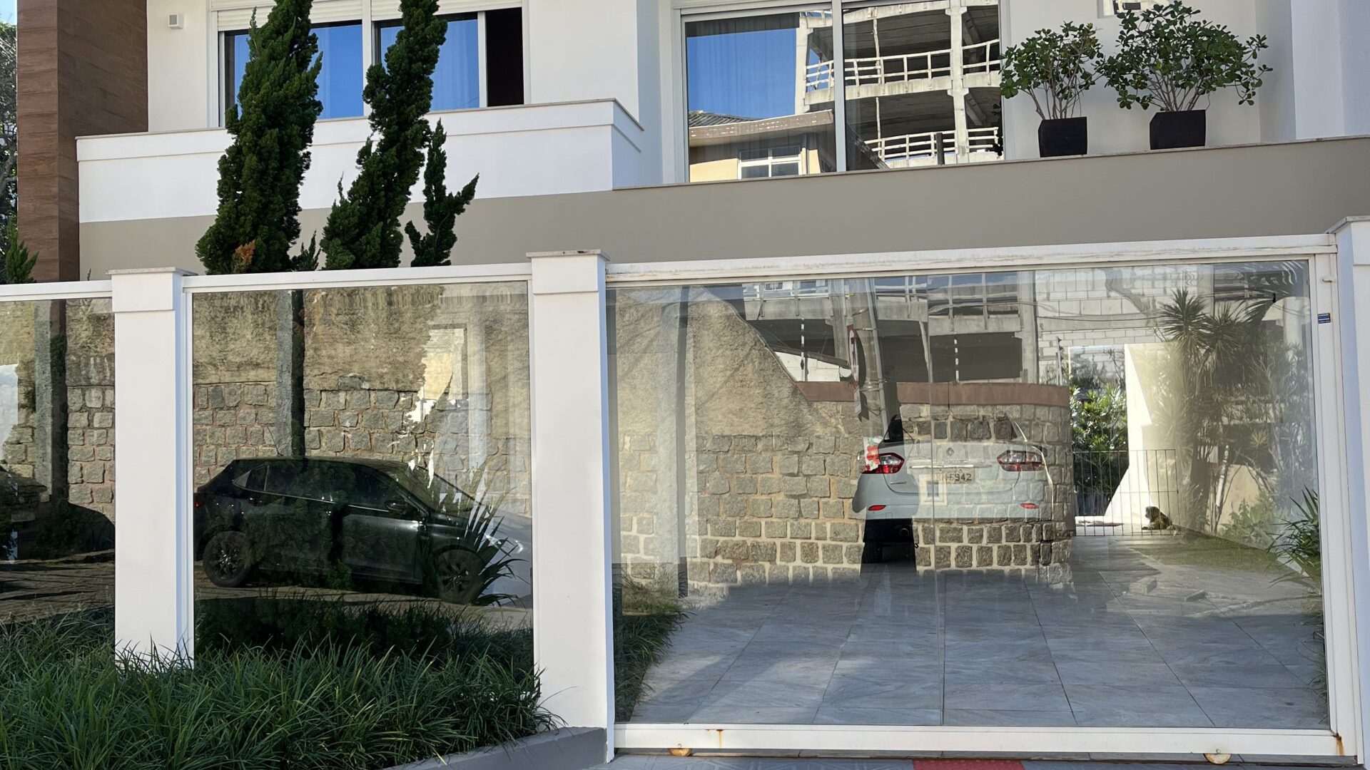 Casa de 3 dts em Coqueiros –