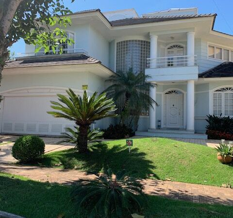 Jurerê Internacional – casa com 4 suítes, muito espaço e conforto