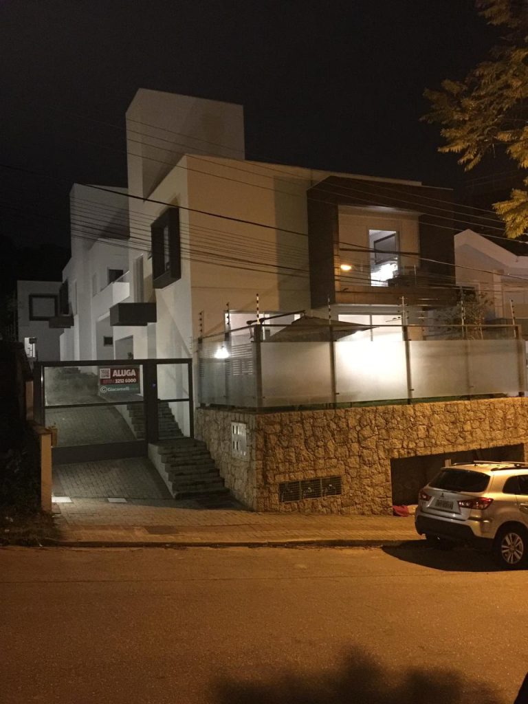 Casa em condomínio – Córrego Grande