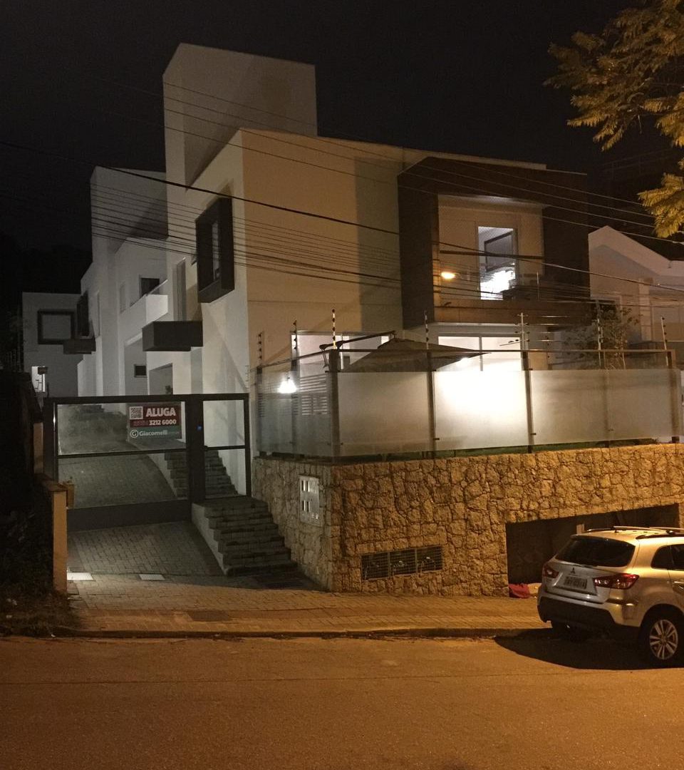 Casa em condomínio – Córrego Grande